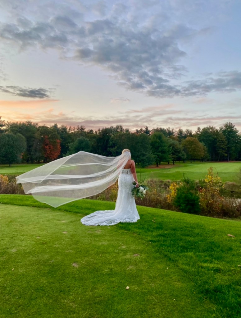 view image of the bride on the course in a new tab